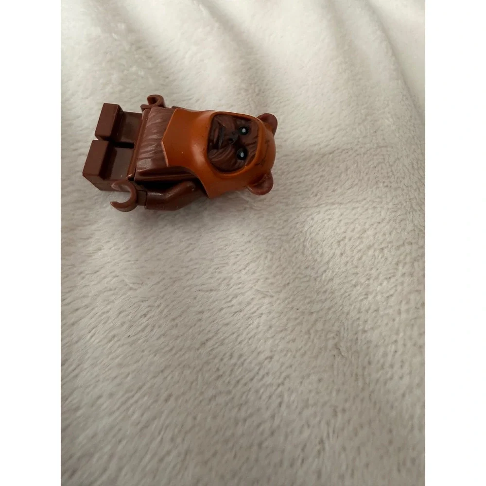 LEGO Star Wars Wicket Ewok Minifigure Reddish Brown Orange Hood Figure